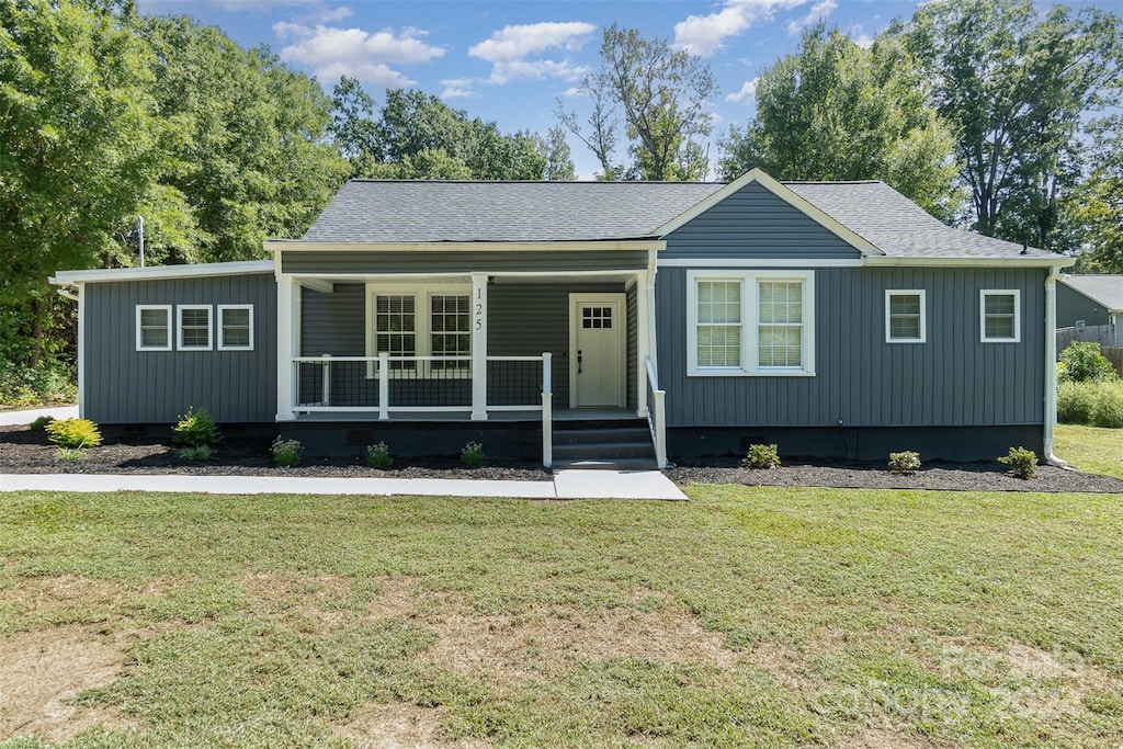 view of front of home with a porch and a front lawn