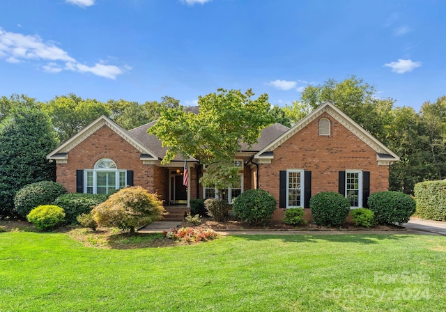 view of front of home with a front lawn