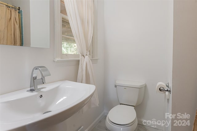 bathroom featuring sink and toilet