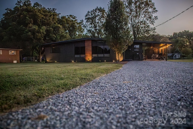 view of front of home featuring a lawn