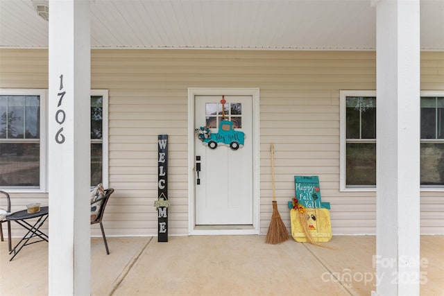 property entrance with covered porch