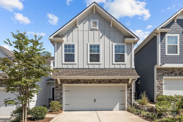 view of front facade with a garage