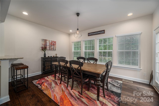 dining space with dark wood-style floors, visible vents, recessed lighting, and baseboards