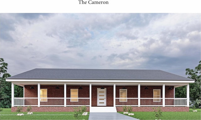 view of front of property featuring covered porch and a front lawn