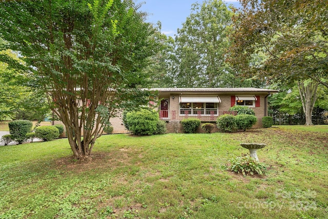 view of front of property with a front lawn