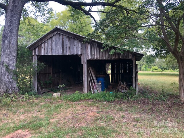 view of outdoor structure