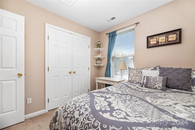 bedroom featuring carpet floors and a closet