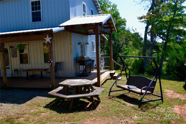 view of yard featuring a patio area