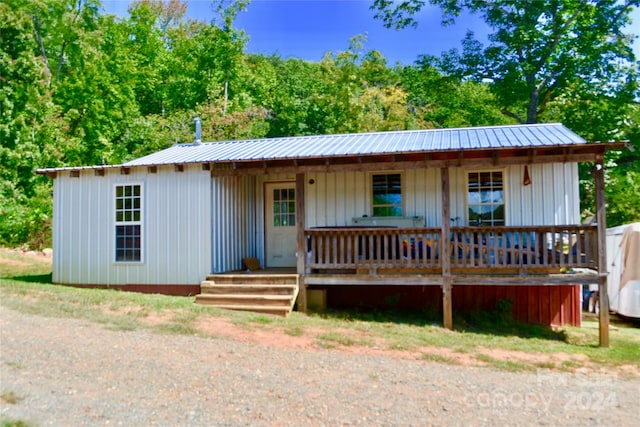 view of front of house featuring a porch