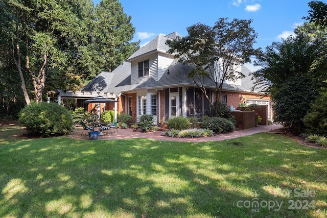 view of front of home featuring a front lawn