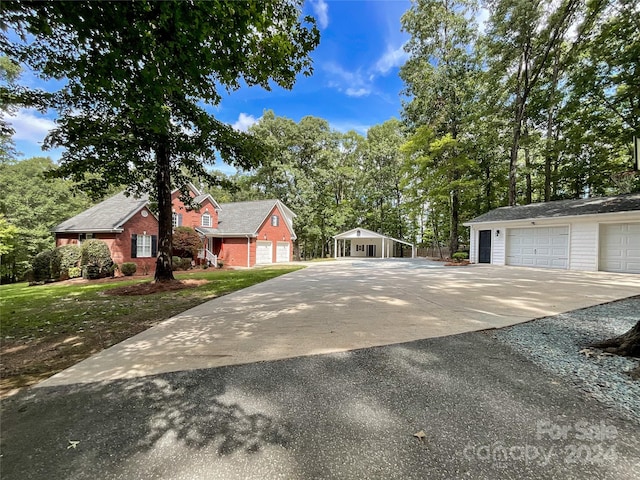 view of front of property featuring a garage