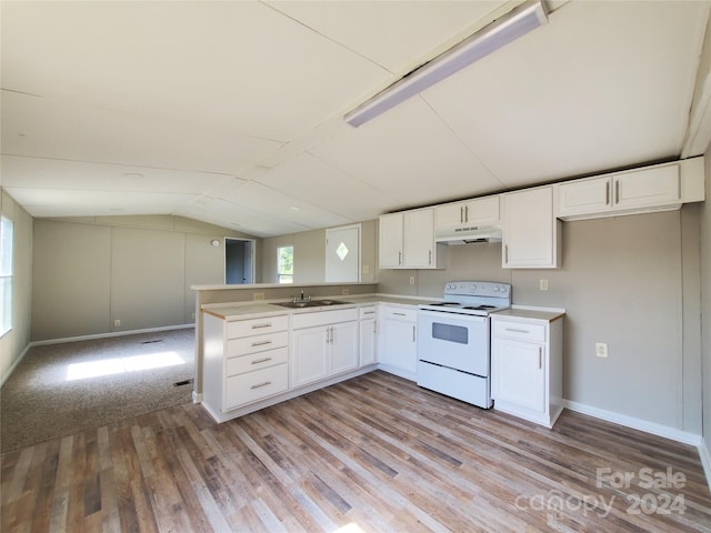 kitchen featuring light hardwood / wood-style flooring, white electric stove, kitchen peninsula, sink, and white cabinets