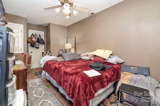 bedroom featuring ceiling fan