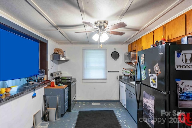 kitchen with black appliances and ceiling fan