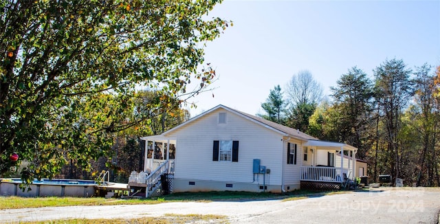 view of front of house featuring covered porch