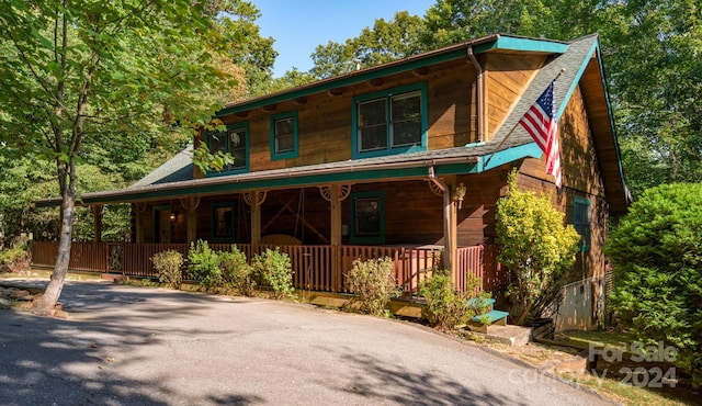 view of front of house featuring a porch