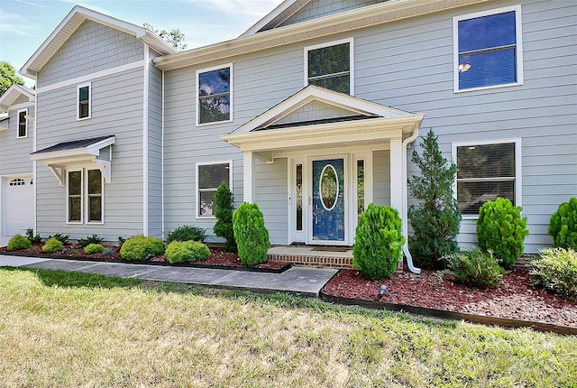 view of front facade featuring a front lawn