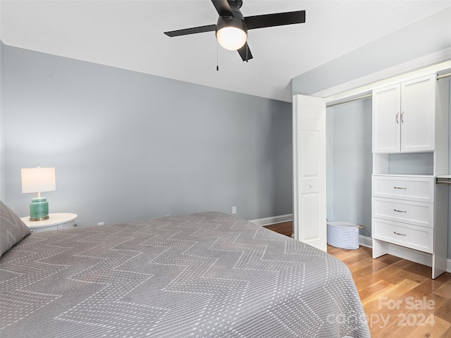 bedroom with light wood-type flooring, a closet, and ceiling fan