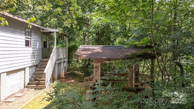 view of yard featuring a carport