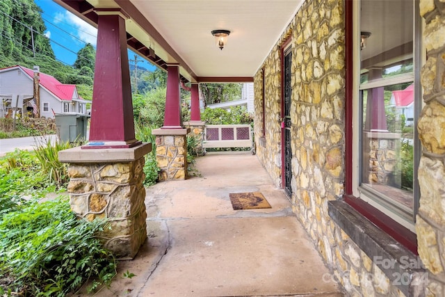 view of patio / terrace with covered porch