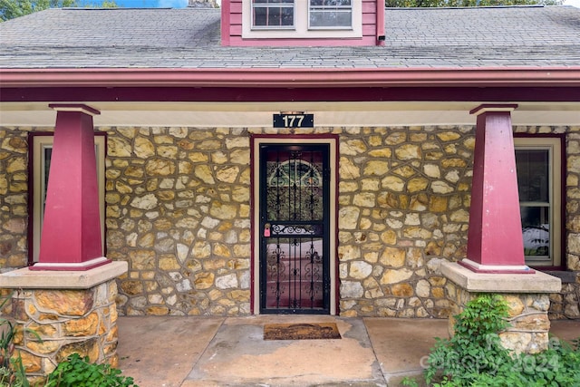 entrance to property featuring a porch