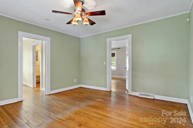 unfurnished room with light hardwood / wood-style floors, ornamental molding, and ceiling fan