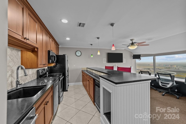 kitchen with visible vents, baseboards, a sink, appliances with stainless steel finishes, and dark countertops
