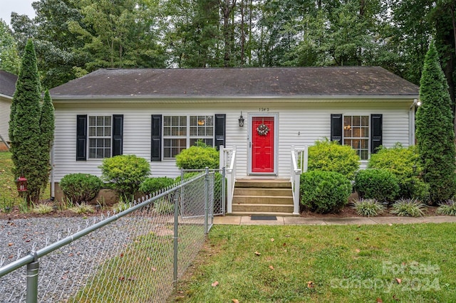 view of front of house with a front lawn