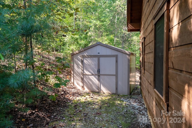 view of outbuilding