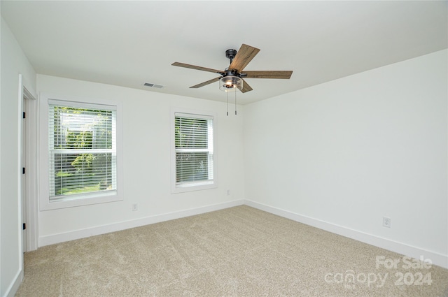 carpeted empty room featuring ceiling fan