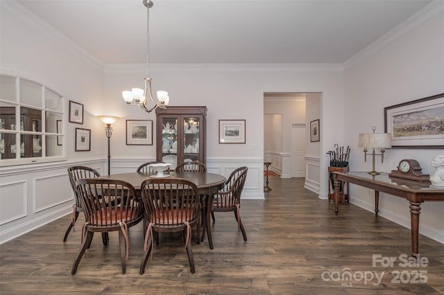 dining room featuring a chandelier, ornamental molding, and dark hardwood / wood-style floors