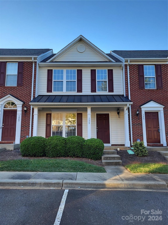 townhome / multi-family property featuring covered porch