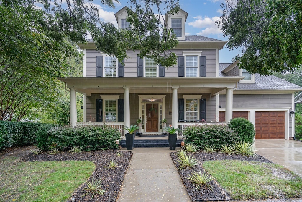 view of front of property featuring a porch