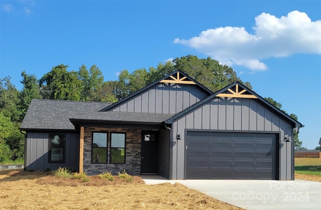 view of front of property featuring a garage