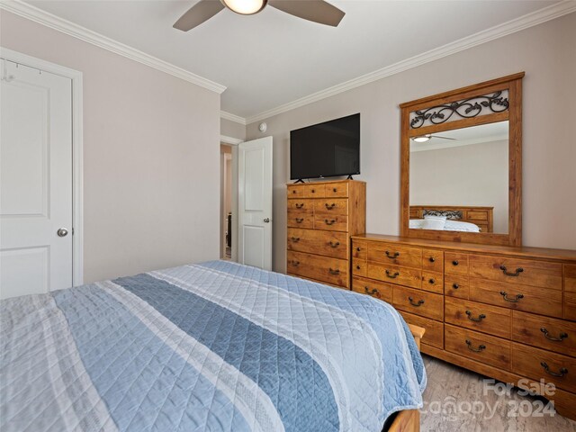 bedroom featuring crown molding and ceiling fan