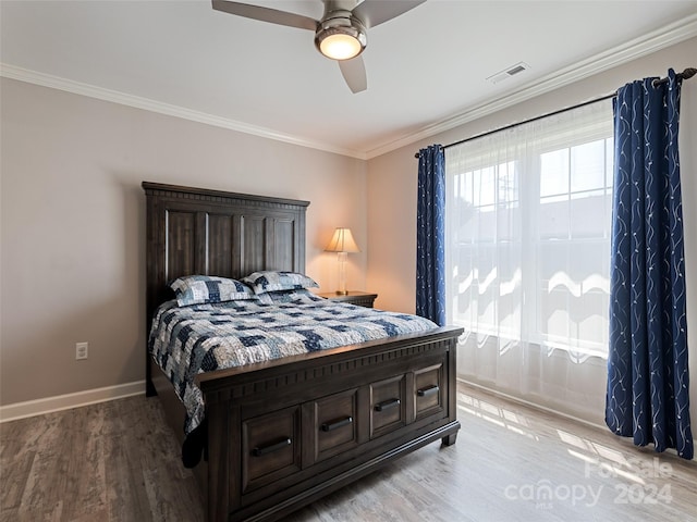 bedroom with ceiling fan, crown molding, and light hardwood / wood-style flooring