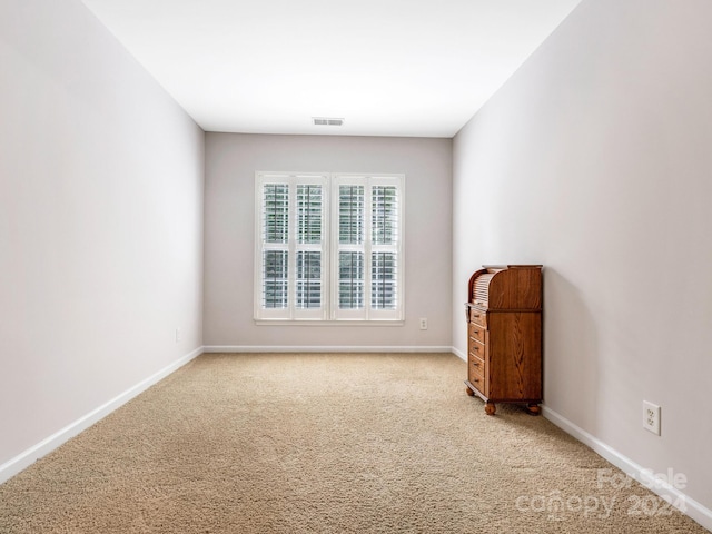 spare room featuring carpet flooring