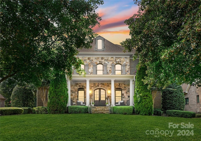 view of front facade featuring a yard and covered porch