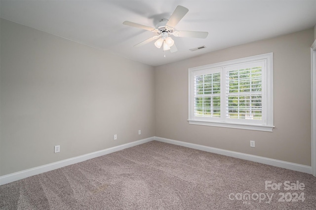 unfurnished room with carpet and ceiling fan