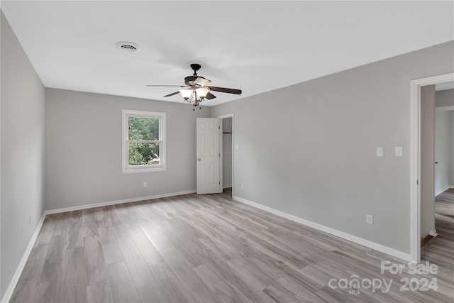 empty room featuring light wood-type flooring and ceiling fan