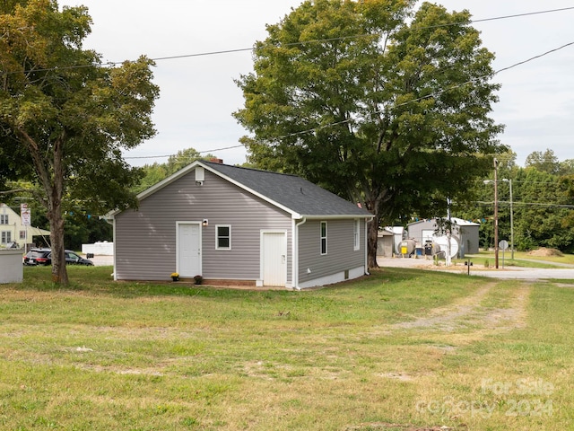 view of outdoor structure featuring a lawn