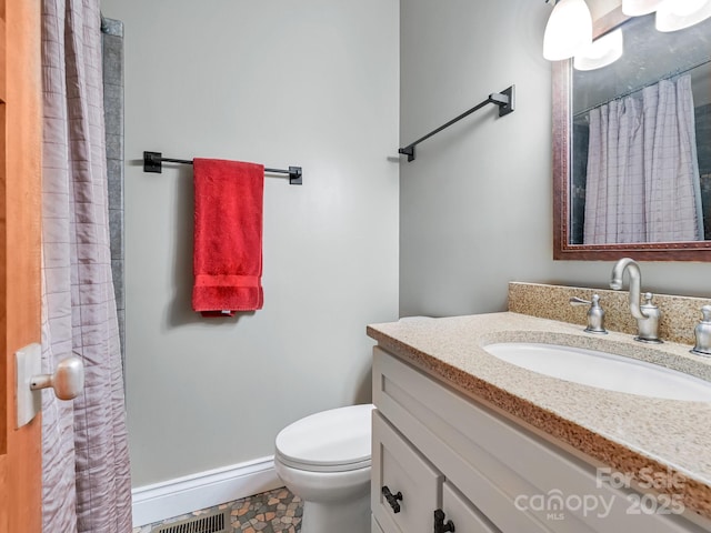 bathroom with toilet, visible vents, baseboards, vanity, and a shower with curtain