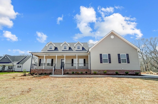 view of front of property featuring a front lawn and covered porch