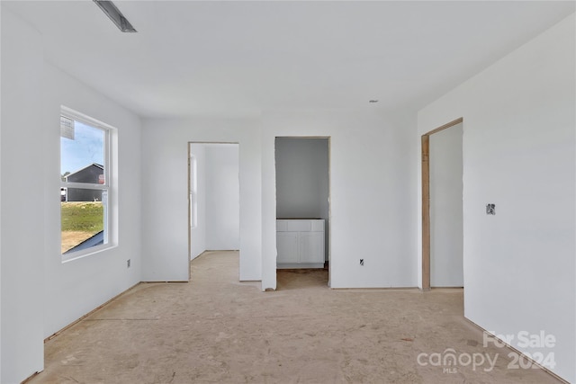 unfurnished bedroom featuring ceiling fan and light carpet