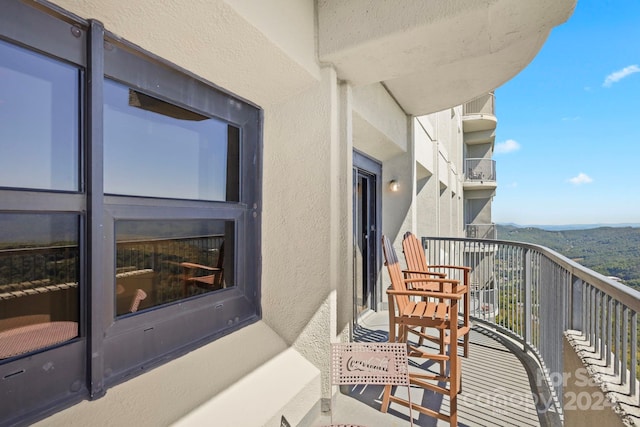 balcony featuring a mountain view