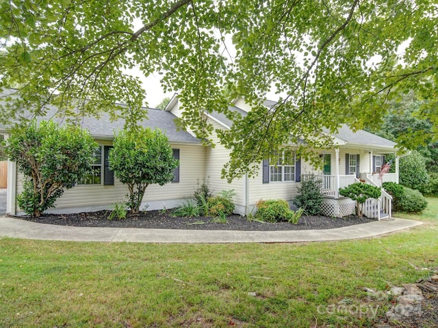 view of front of house featuring a front lawn and covered porch