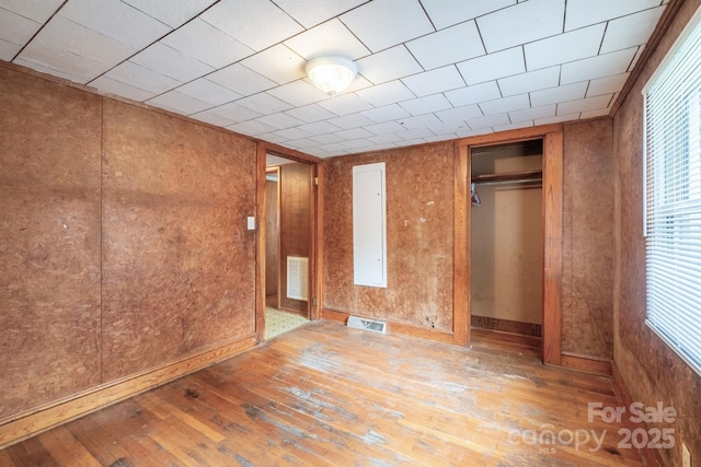 unfurnished bedroom with light wood-type flooring and a closet