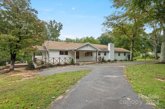 single story home featuring a front yard and a porch