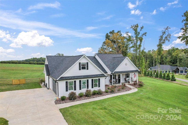 view of front of home featuring a front lawn