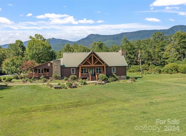 view of front facade with a mountain view and a front yard